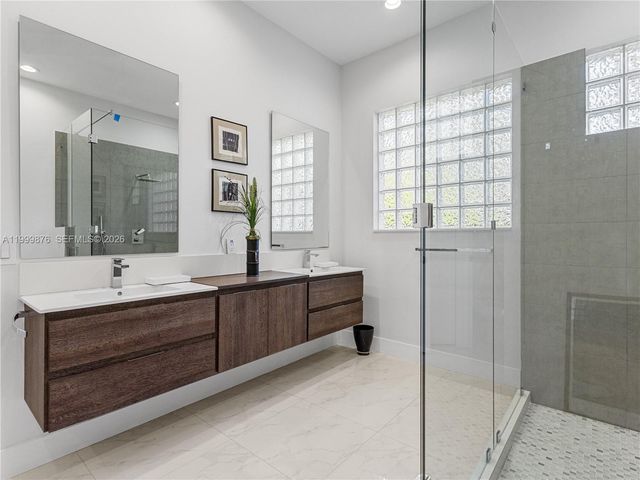 11339 NW 71st St 11339, Doral, FL 33178