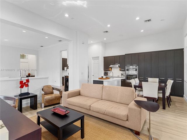 11339 NW 71st St 11339, Doral, FL 33178