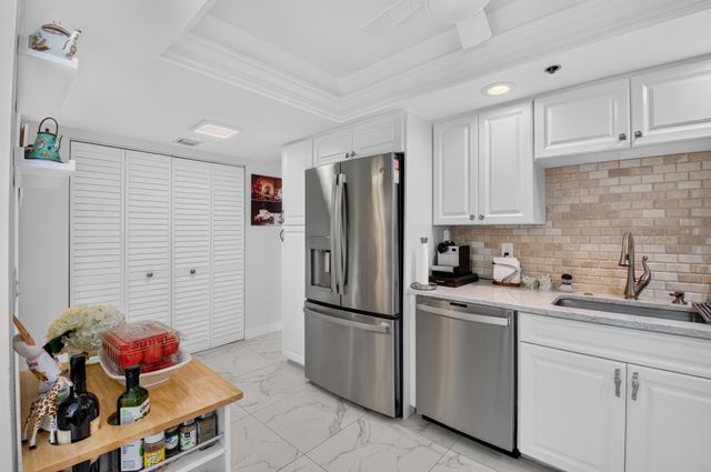7786 Lakeside Boulevard 634, Boca Raton, FL 33434