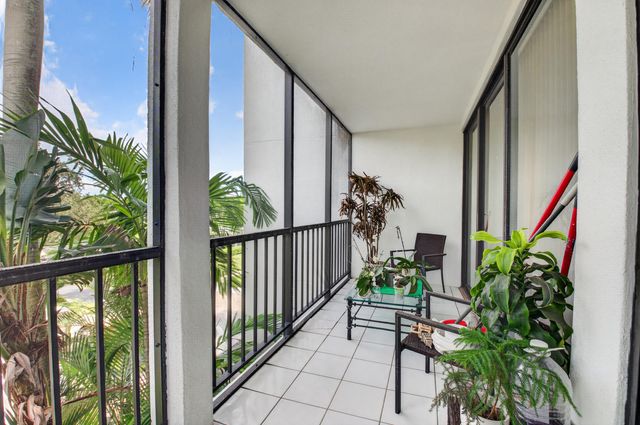 7786 Lakeside Boulevard 634, Boca Raton, FL 33434