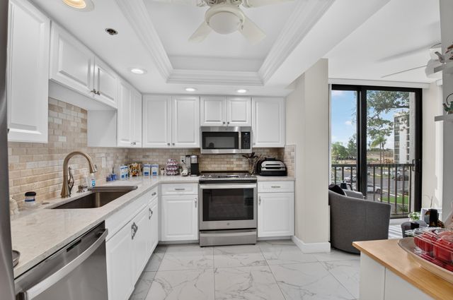 7786 Lakeside Boulevard 634, Boca Raton, FL 33434