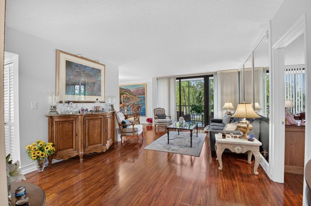 7786 Lakeside Boulevard 634, Boca Raton, FL 33434