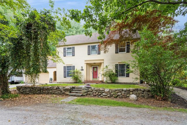 324 Garrison Woods Lane, Wallkill, NY 12589