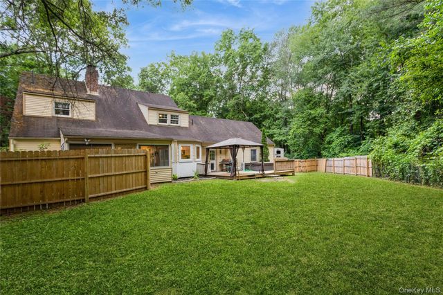 324 Garrison Woods Lane, Wallkill, NY 12589