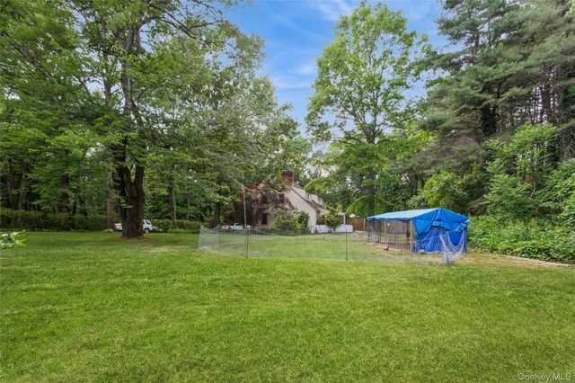324 Garrison Woods Lane, Wallkill, NY 12589