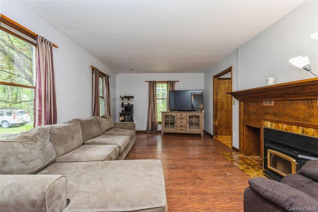 324 Garrison Woods Lane, Wallkill, NY 12589
