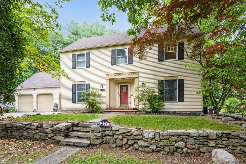 324 Garrison Woods Lane, Wallkill, NY 12589