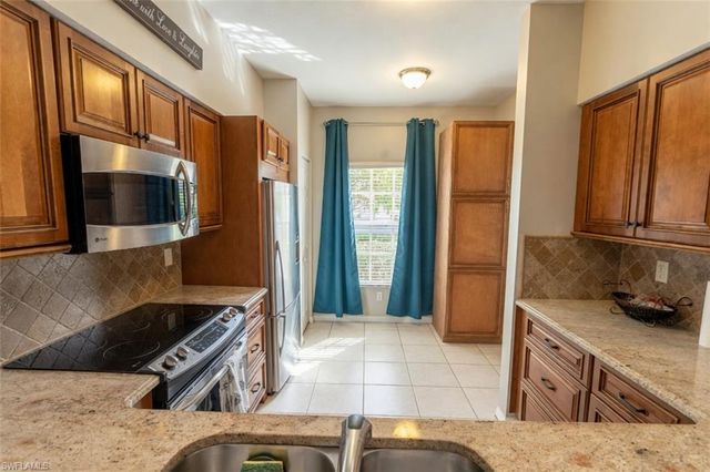 3225 Cypress Glen WAY 105, Naples, FL 34109