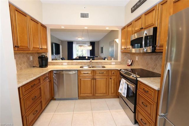 3225 Cypress Glen WAY 105, Naples, FL 34109