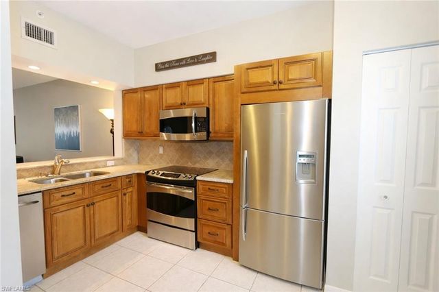 3225 Cypress Glen WAY 105, Naples, FL 34109