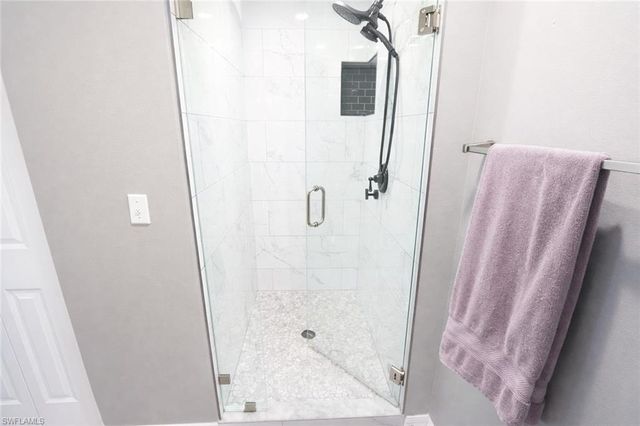 3225 Cypress Glen WAY 105, Naples, FL 34109