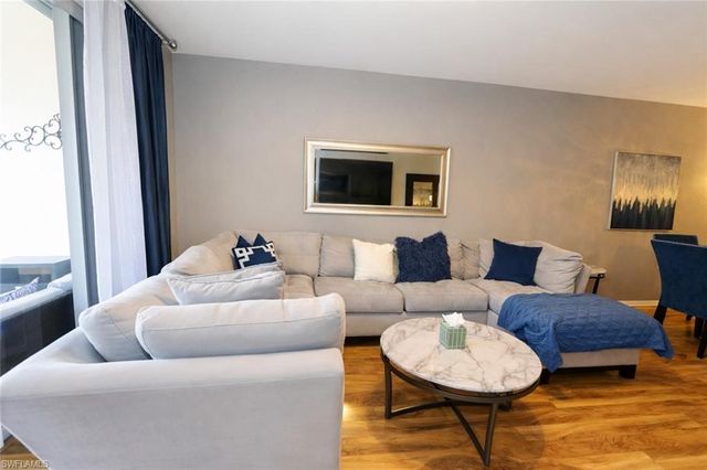 3225 Cypress Glen WAY 105, Naples, FL 34109