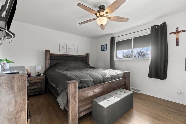 7624 Lockwood Avenue, Burbank, IL 60459