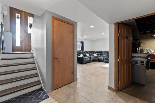 7624 Lockwood Avenue, Burbank, IL 60459