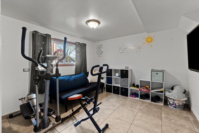 7624 Lockwood Avenue, Burbank, IL 60459