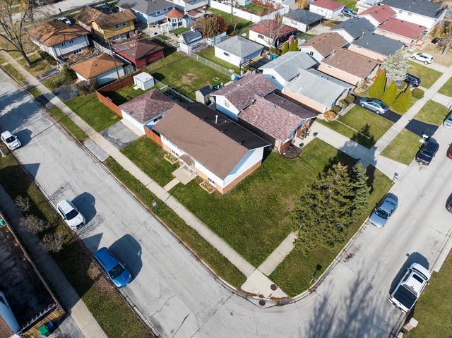 7624 Lockwood Avenue, Burbank, IL 60459