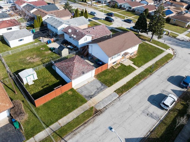 7624 Lockwood Avenue, Burbank, IL 60459