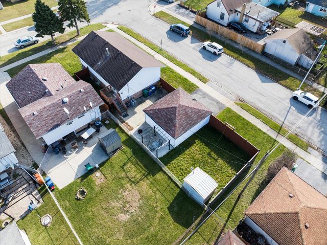 7624 Lockwood Avenue, Burbank, IL 60459