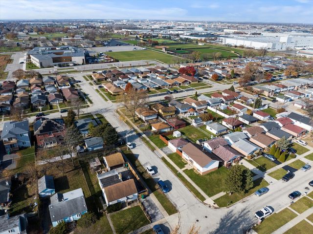 7624 Lockwood Avenue, Burbank, IL 60459