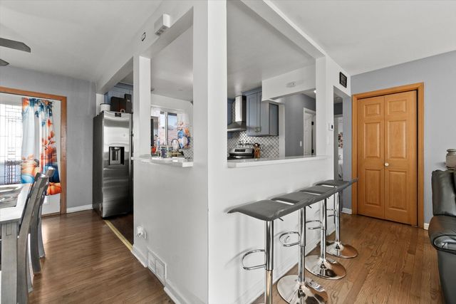 7624 Lockwood Avenue, Burbank, IL 60459