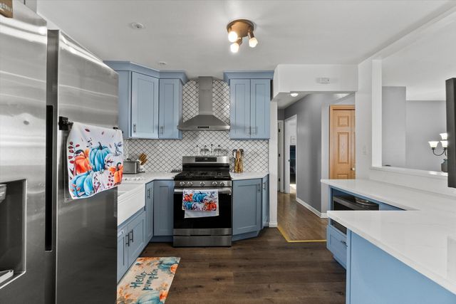 7624 Lockwood Avenue, Burbank, IL 60459