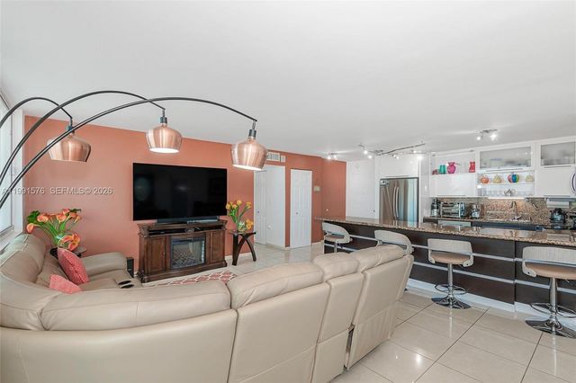 7135 Collins Ave 625, Miami Beach, FL 33141
