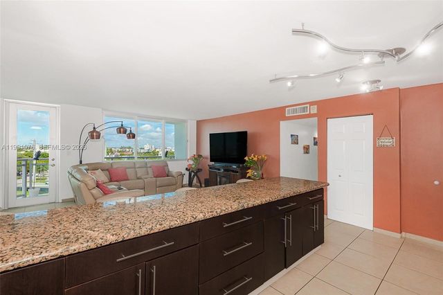 7135 Collins Ave 625, Miami Beach, FL 33141