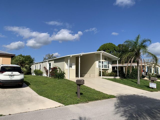 15 Lagos Del Norte, Fort Pierce, FL 34951