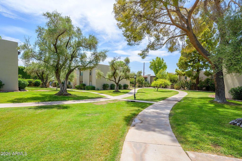 4201 E CAMELBACK Road 31, Phoenix, AZ 85018 — exterior