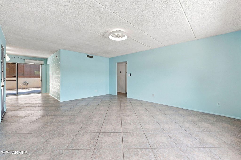 4201 E CAMELBACK Road 31, Phoenix, AZ 85018 — photo 2