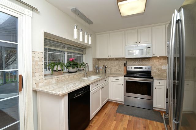 794 Burning Trail, Carol Stream, IL 60188