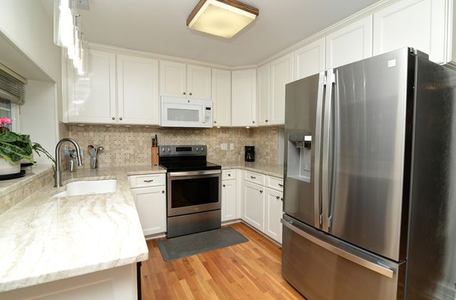 794 Burning Trail, Carol Stream, IL 60188