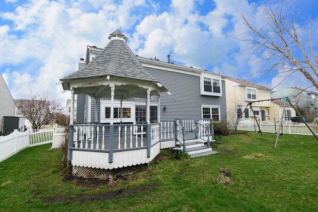 794 Burning Trail, Carol Stream, IL 60188