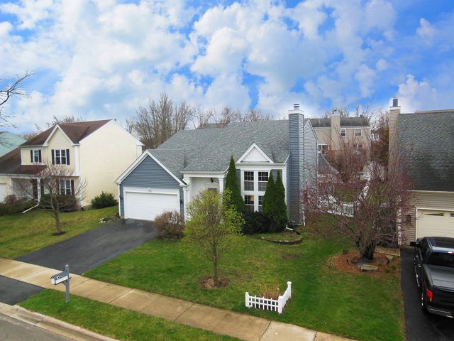 794 Burning Trail, Carol Stream, IL 60188