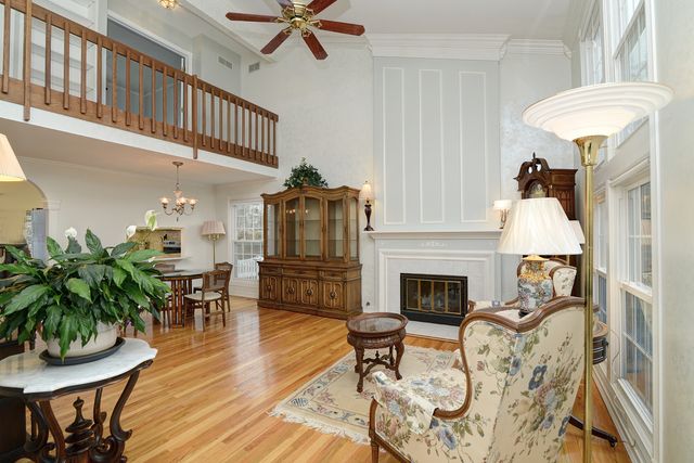 794 Burning Trail, Carol Stream, IL 60188