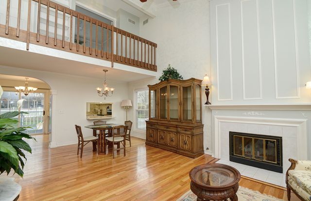 794 Burning Trail, Carol Stream, IL 60188