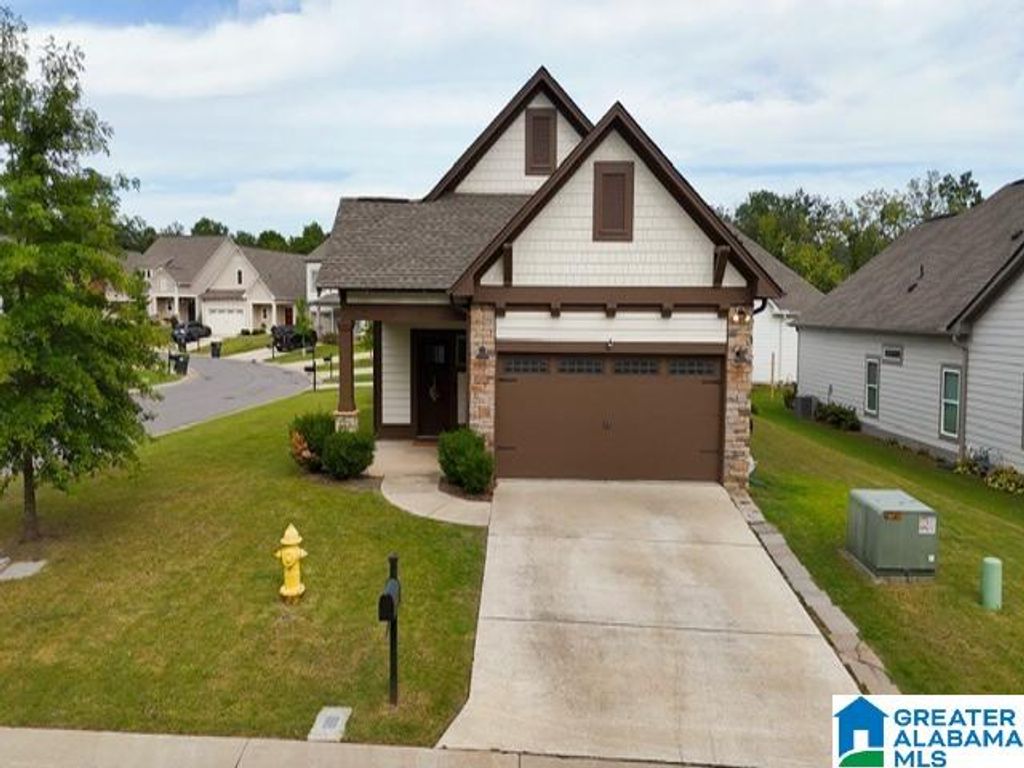 2720 VILLAGE LANE, Birmingham, AL 35211