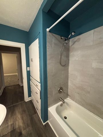 2550 E Riverside Drive, Evansville, IN 47714