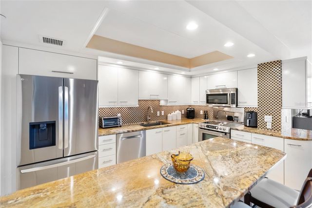 1212 BENJAMIN FRANKLIN DRIVE 206, Sarasota, FL 34236