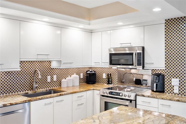 1212 BENJAMIN FRANKLIN DRIVE 206, Sarasota, FL 34236