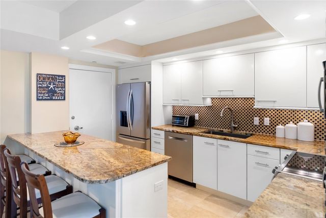 1212 BENJAMIN FRANKLIN DRIVE 206, Sarasota, FL 34236