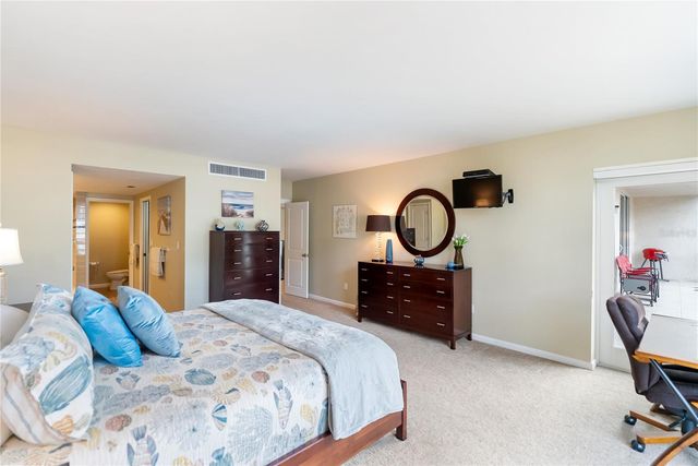 1212 BENJAMIN FRANKLIN DRIVE 206, Sarasota, FL 34236