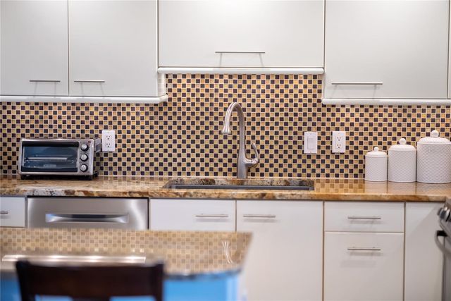 1212 BENJAMIN FRANKLIN DRIVE 206, Sarasota, FL 34236