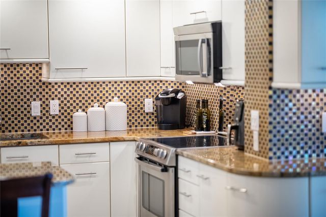 1212 BENJAMIN FRANKLIN DRIVE 206, Sarasota, FL 34236