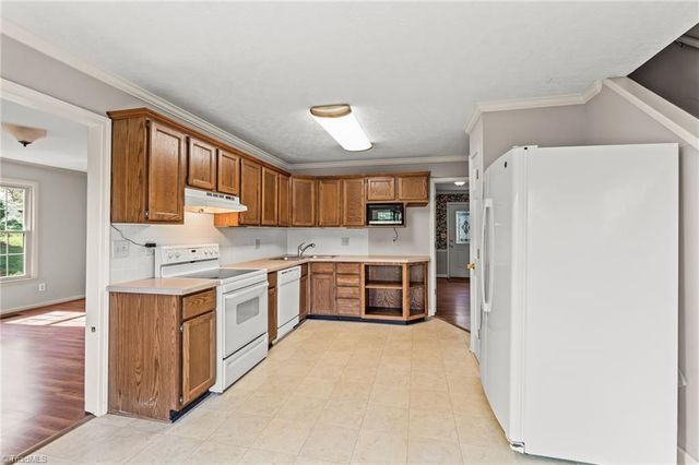7000 Bridgewood Road, Clemmons, NC 27012
