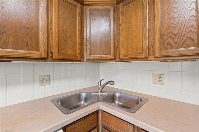7000 Bridgewood Road, Clemmons, NC 27012