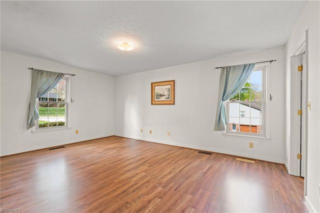 7000 Bridgewood Road, Clemmons, NC 27012