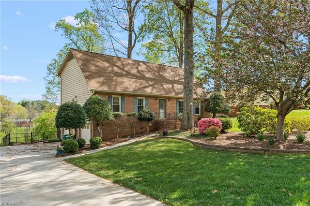 7000 Bridgewood Road, Clemmons, NC 27012