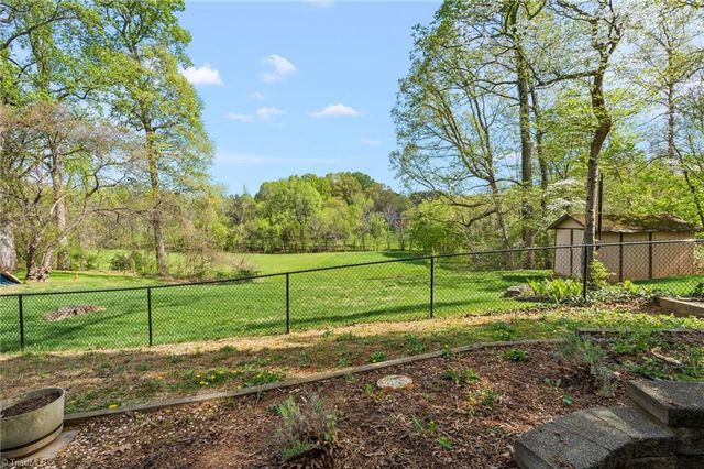 7000 Bridgewood Road, Clemmons, NC 27012