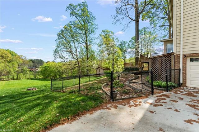 7000 Bridgewood Road, Clemmons, NC 27012